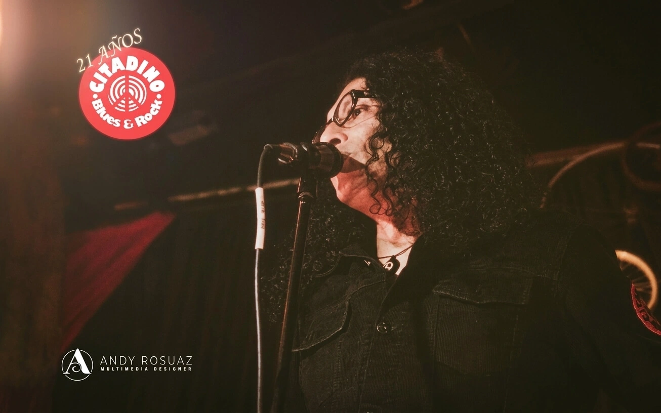 Cantante citadino blues rock en vivo — Andrés Rodríguez Suazo