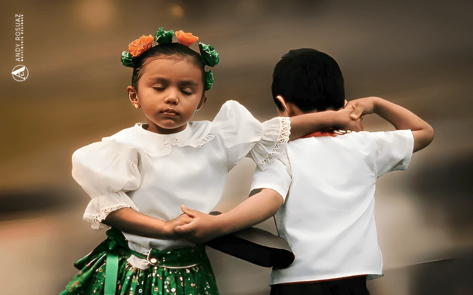 Ninos bailando danza tipica festival chia — Andrés Rodríguez Suazo